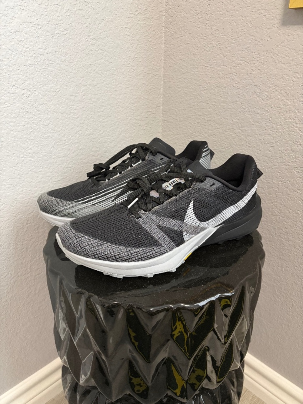 Men’s Nike Kiger 10 - Black/Charcoal/Silver